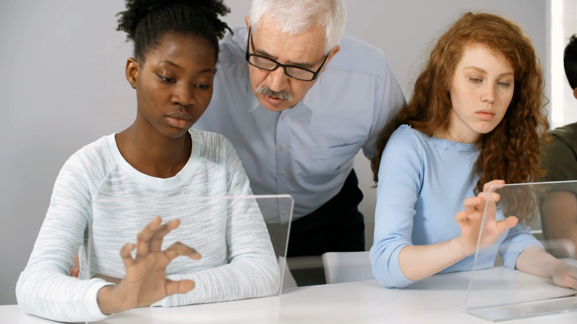 Introductory Chemistry Online Course - Image of instructor teaching students.